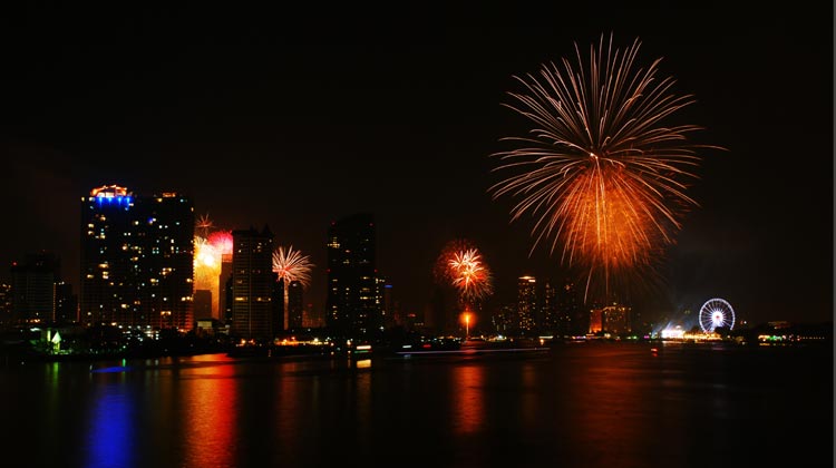 Neujahrsfeuerwerk in Bangkok