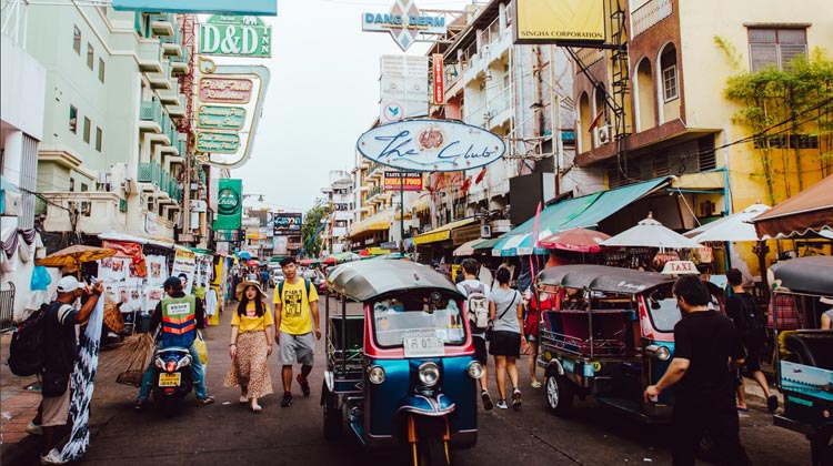 Khao San Road im Stadtviertel Banglamphu in Bangkok soll attraktiver werden