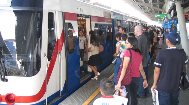 Alles, was man über den Bangkok Skytrain wissen muss: BTS Asoke Station