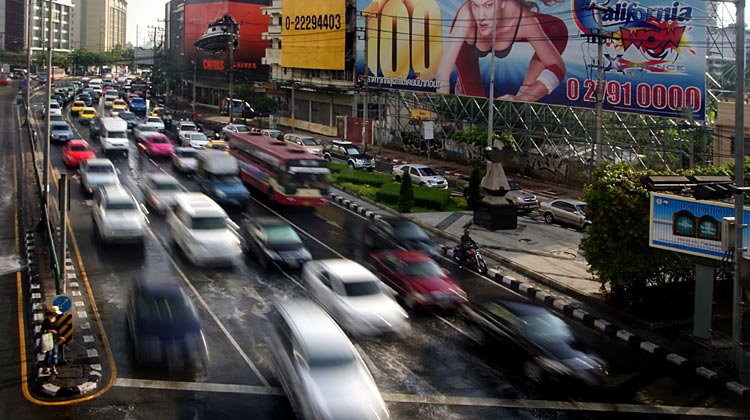 Straßenkreuzung in Bangkok