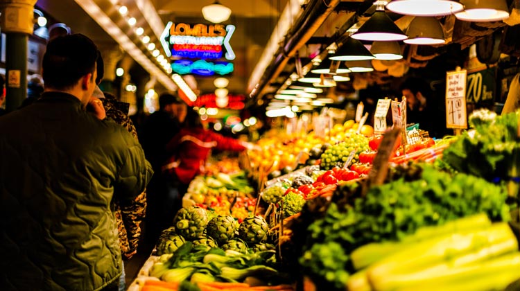 Markt in Bangkok: Verbraucherpreisindex fällt im Juli um 0,98%