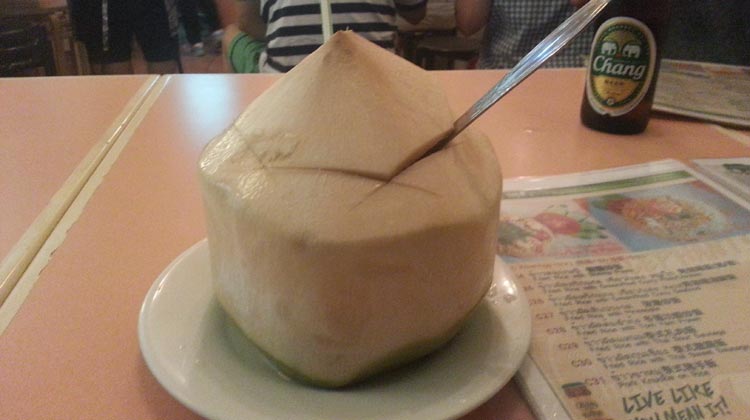 Wie 
öffnet man die Kokosnuss