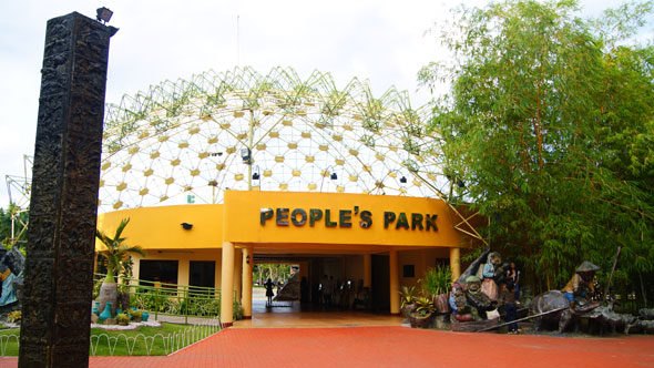 Eingang zum People's Park in Davao