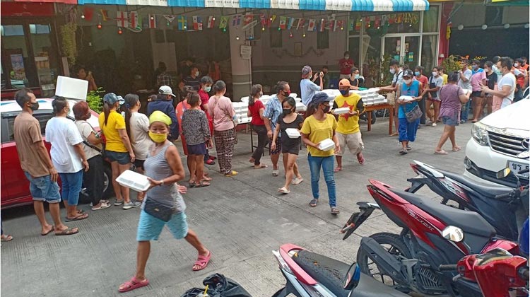 Nahrungsmittelspenden an Thais in Not