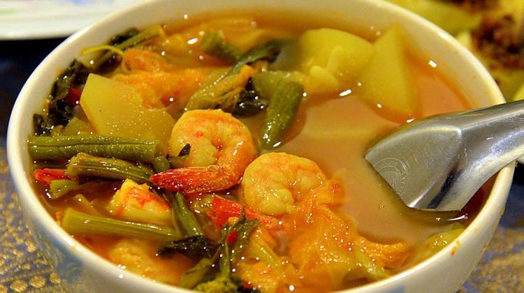 Die schärfsten Thai-Gerichte - Kaeng Som: Scharfe und saure gelbe Currysuppe | Photo: Wikimedia Commons