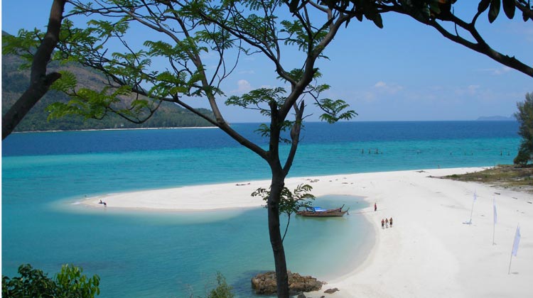 Sunrise Beach auf Ko Lipe Island im Süden von Thailand