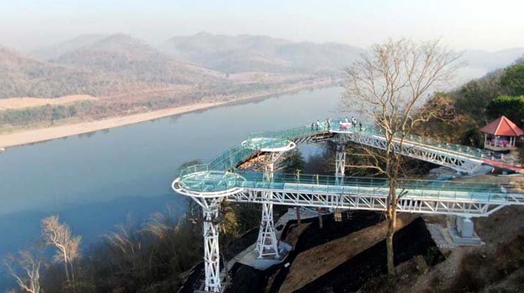 Der gläserne Skywalk in der Provinz Loei zieht Tausende Besucher an