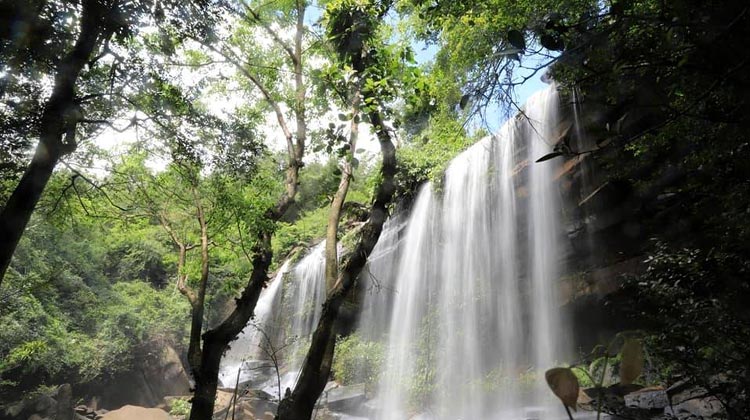 Man Fah-Wasserfall im Thap Lan-Nationalpark von Korat