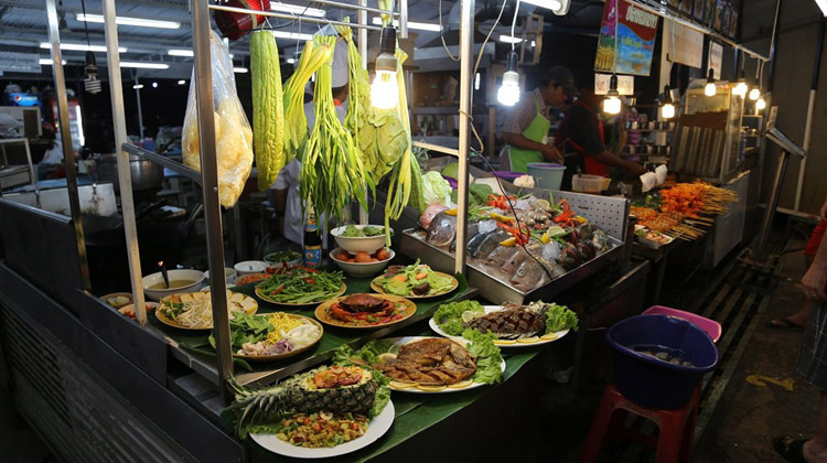 Naka-Market: Weekend Nachtmarkt