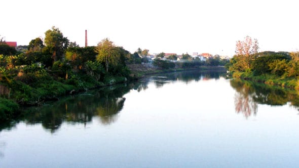 Uttaradit, die Hauptstadt der Provinz, am Nan-River felegen