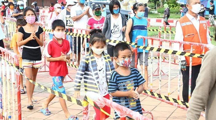 Pattaya City Hall Nahrungsmittelverteilung an Bedürftige