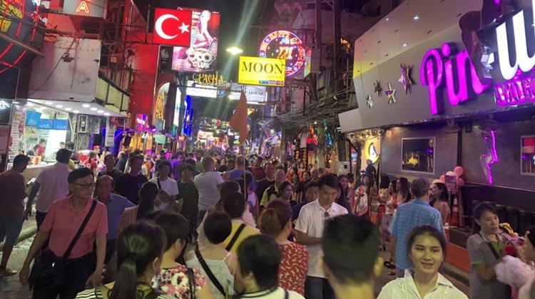 Gedränge in der Walking Street in Pattaya