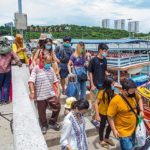 Besucher strömen auf die Insel Koh Larn