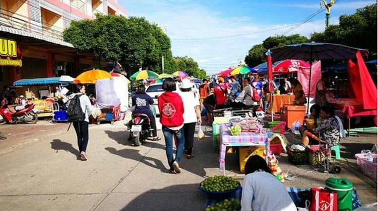 Einkaufsstraße in Phitsanulok wird wieder geöffnet