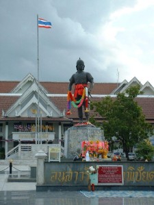 Phraya Phichai Dap Hak Denkmal