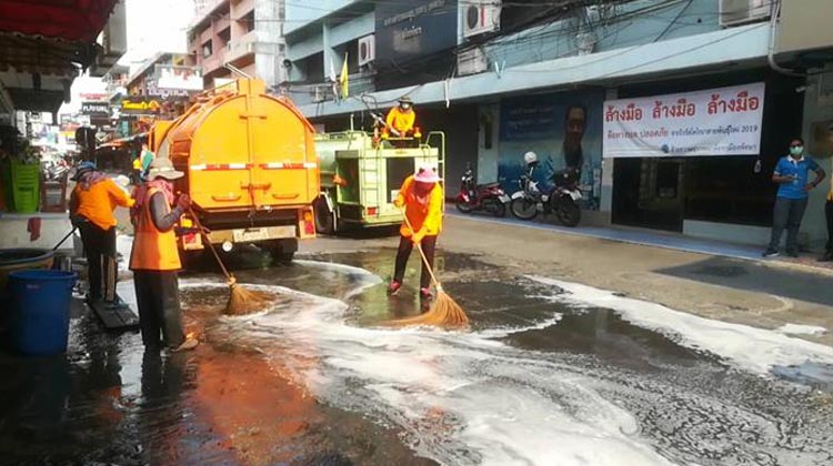 Soi 6 in Pattaya wird gesäubert und desinfiziert