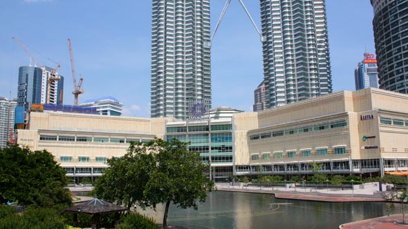 Suria KLCC Einkaufszentrum am Fuß der Petronas Towers in Kuala Lumpur