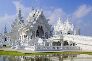 Ansicht des Wat Rong Khun in Chiang Rai