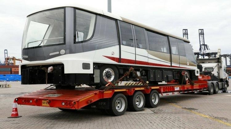 Fahrzeug des Gold Line Monorail von Bangkok