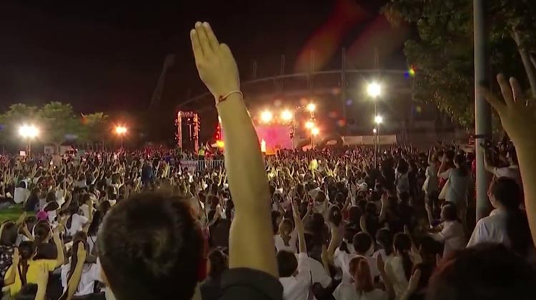 Anti-Regierungsdemonstration am DEmocracy Monument in Bangkok | Screenshot AlJazeera