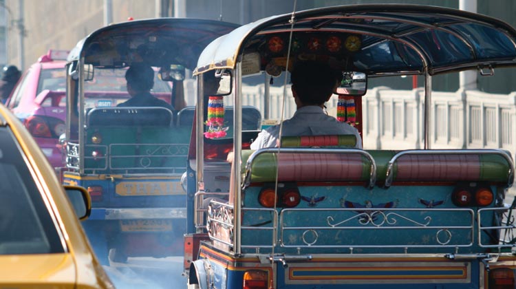 Straßenverkehr in Bangkok