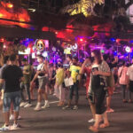 Touristen sind wieder da in Patong in der Bangla Road