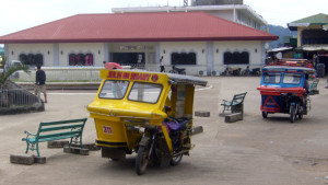 Tricycles im Zentrum von Coron 