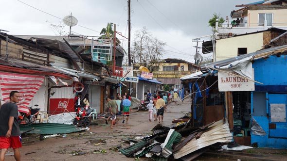 Zentrum von Coron am Tag nachdem der Taifun Haiyan über die Stadt hinwegfegte