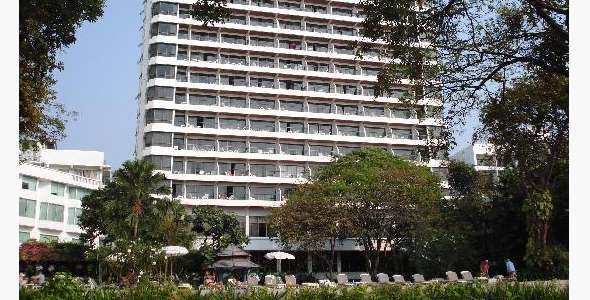 Aussenansicht Cosy Beach Hotel in Pattaya