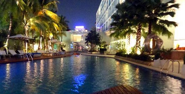 DusitD2 Baraquda Hotel in Pattaya Ansicht bei Nacht