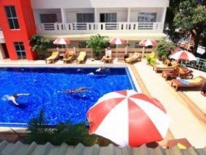 Pool im Eastiny Place Pattaya