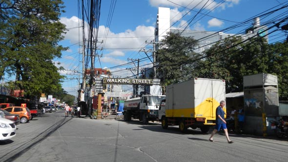 Fields Avenue: Eingang zur Walking Street