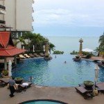 Poolansicht im Garden Cliff Resort in Pattaya