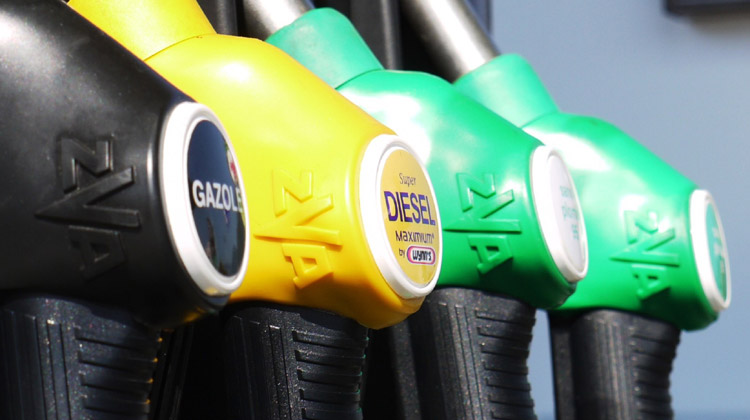 Benzin und Gasohol werden ab heute wieder billiger