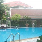 Pool im Golden Beach Hotel in Pattaya
