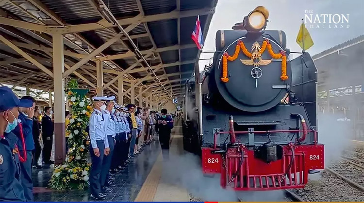 Mit historischer Dampflokomotive nach Ayutthaya