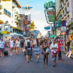 Touristen in der Khao San Road