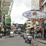 In der Khao San Road in Bangkok sind deutlich die von der Politik verursachten Auswirkungen der Maßnahmen gegen die Coronavirus-Pandemie zu sehen
