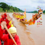 Langbootrennen in Thailand von August bis September