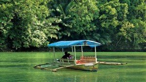 Barca auf dem Loboc River