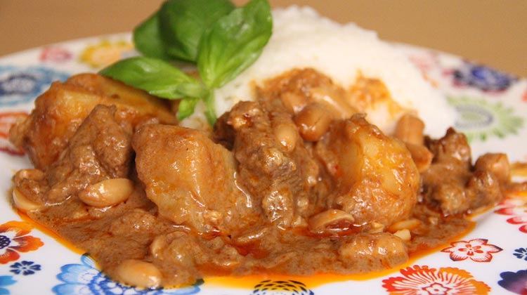 Thai Curry Massaman auf Platz eins der 50 besten Gerichte der Welt, Tom Yum Kung auf Platz 8, Som Tam auf Platz 46