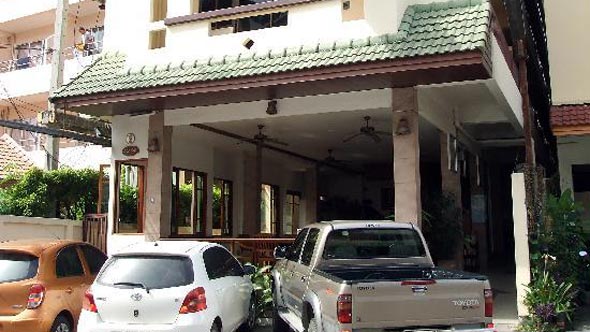 Eingang zum Hotel