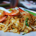 Die 10 besten Street Foods in Thailand, die man probieren sollte: Pad Thai Goong