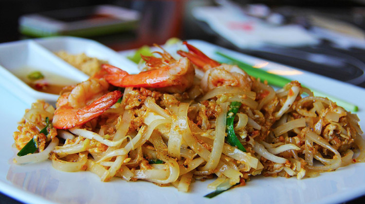 Thailändische Gerichte, die man probieren sollte: Pad Thai Goong
