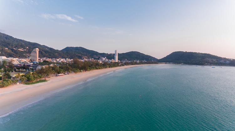 Patong Beach - viele Hotels auf Phuket kämpfen ums Überleben