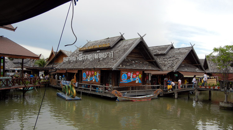 Pattaya Floating Market: Four Regions Floating Market