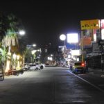 menschenleere Straße in Pattaya