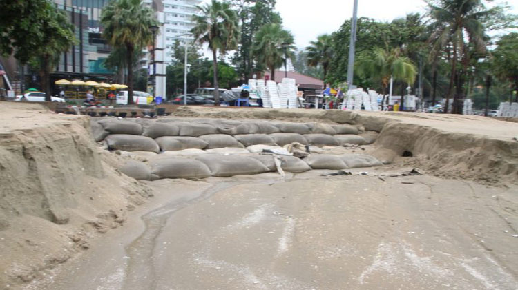 Pattayas neuer Strand nach Verwüstungen durch Sturm