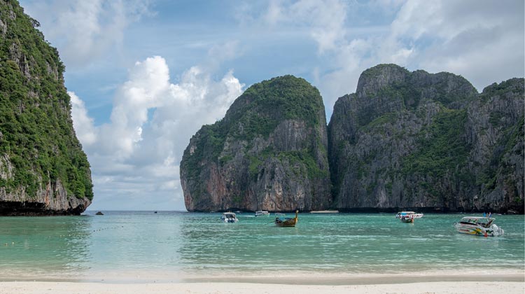 Maya Bay Phi Phi Islands - Nationalparks sollen künftig in jedem Jahr für mehrere Monate geschlossen werden