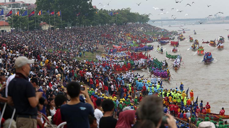 Bootsrennen beim Wasserfestival in Phnom Penh | Photo: Khmer Times